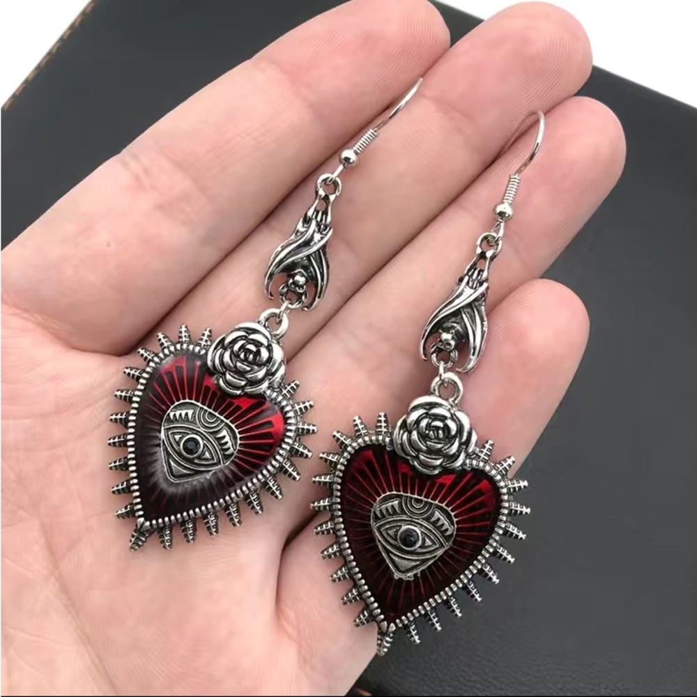 NIB goth heart earrings